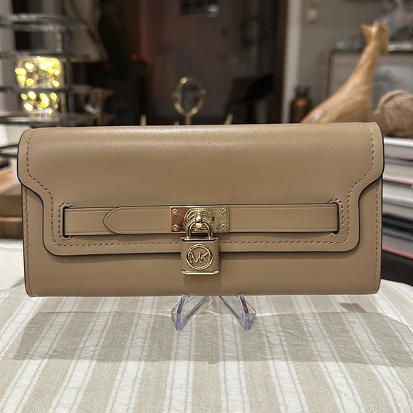 Authentic Michael Kors Hamilton Legacy Large Leather Wallet, in Camel. GORGEOUS - Picture 2 of 16